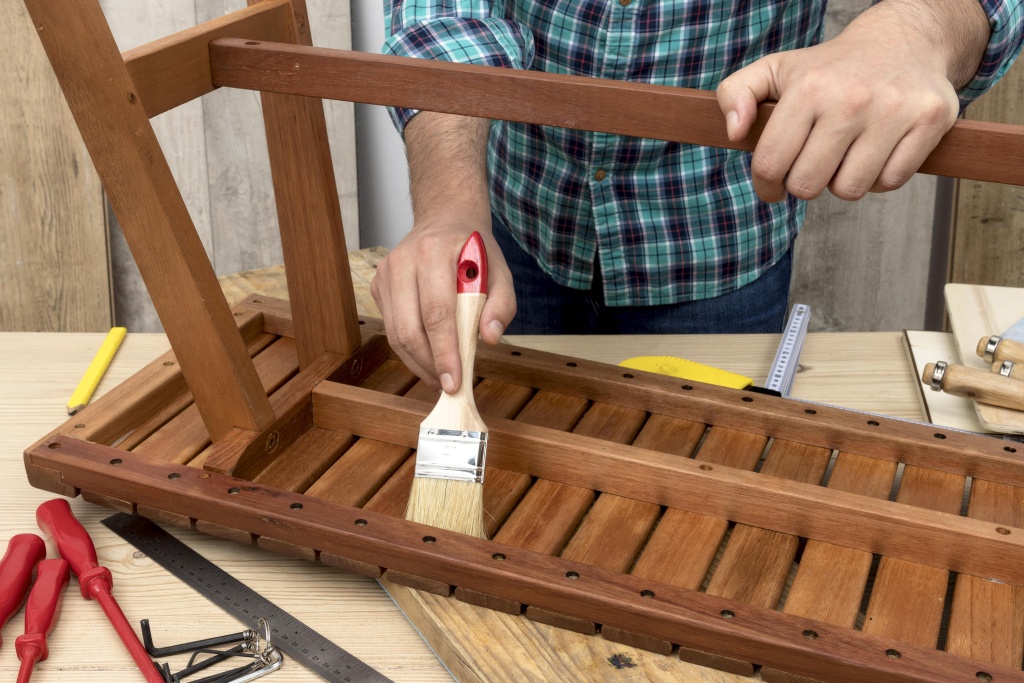 Чем покрасить мебель